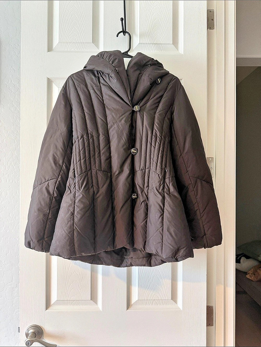 Larry Levine Quilted Hooded Puffer in Brown Size Medium